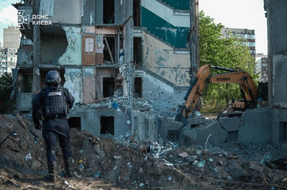 У Києві завершили аварійно-рятувальні роботи, які тривали понад добу12
