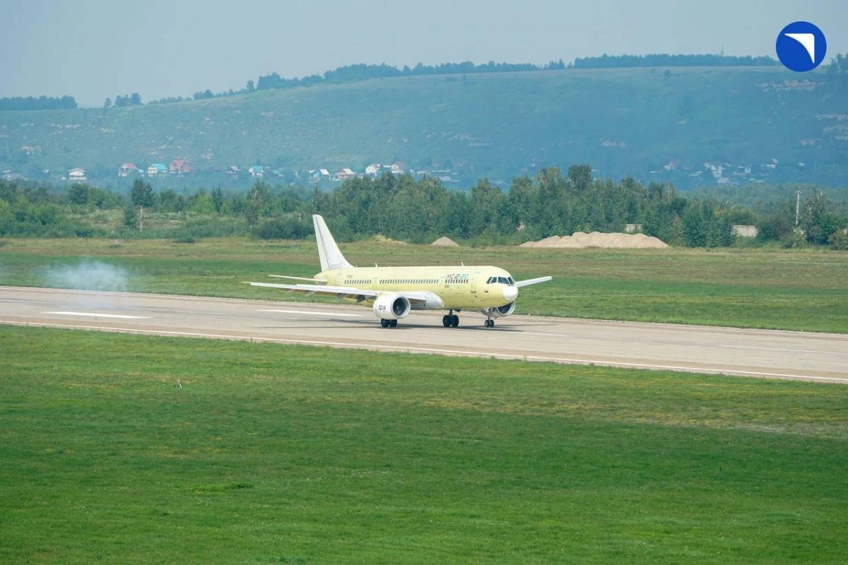 Головна авіаційна надія Росії: перший серійний МС-21 здійснив дебютний політ (фото)
