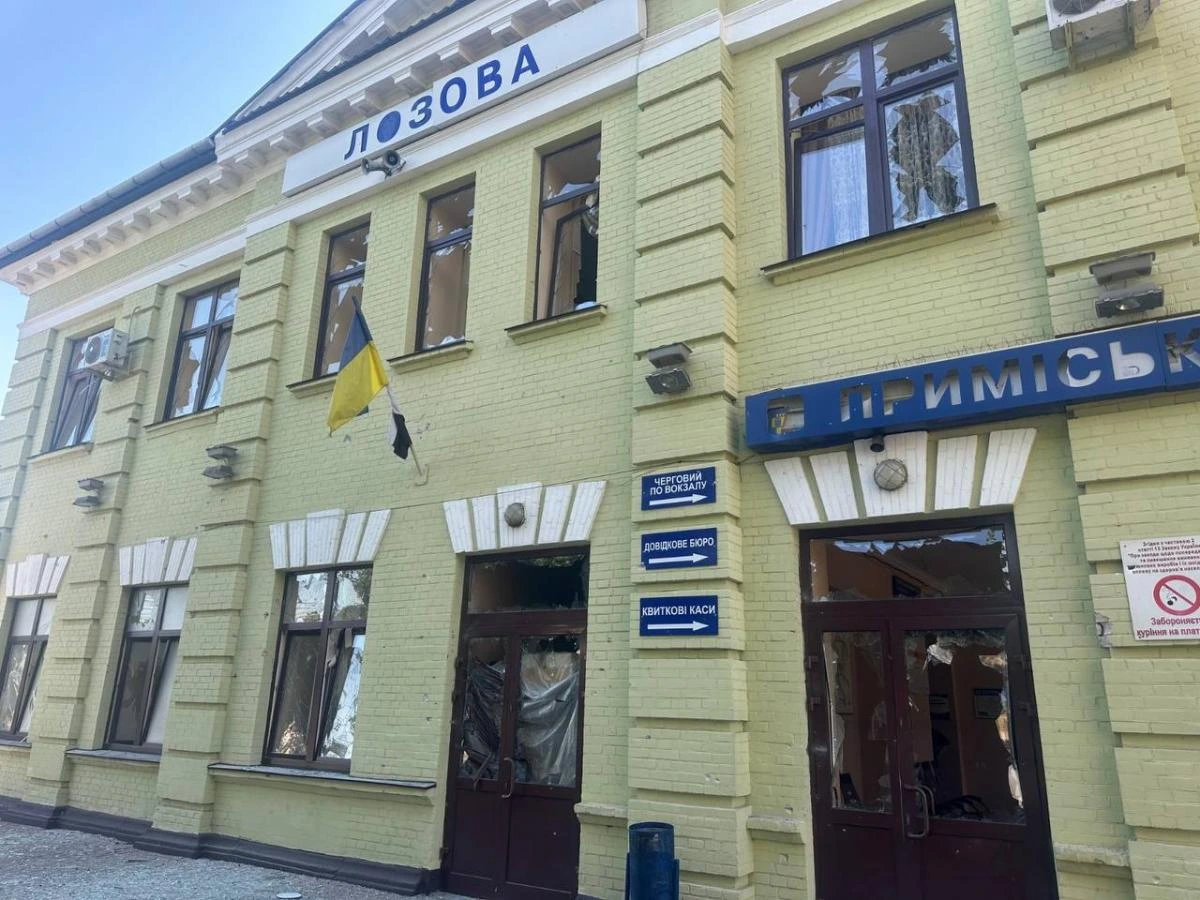 Росія вдарила по залізничній станції у Лозовій: є жертви